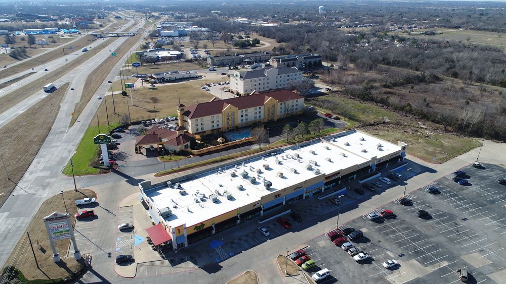 Shafer Crossing Retail Center: 2918 N US Highway 75, Sherman, TX 75090